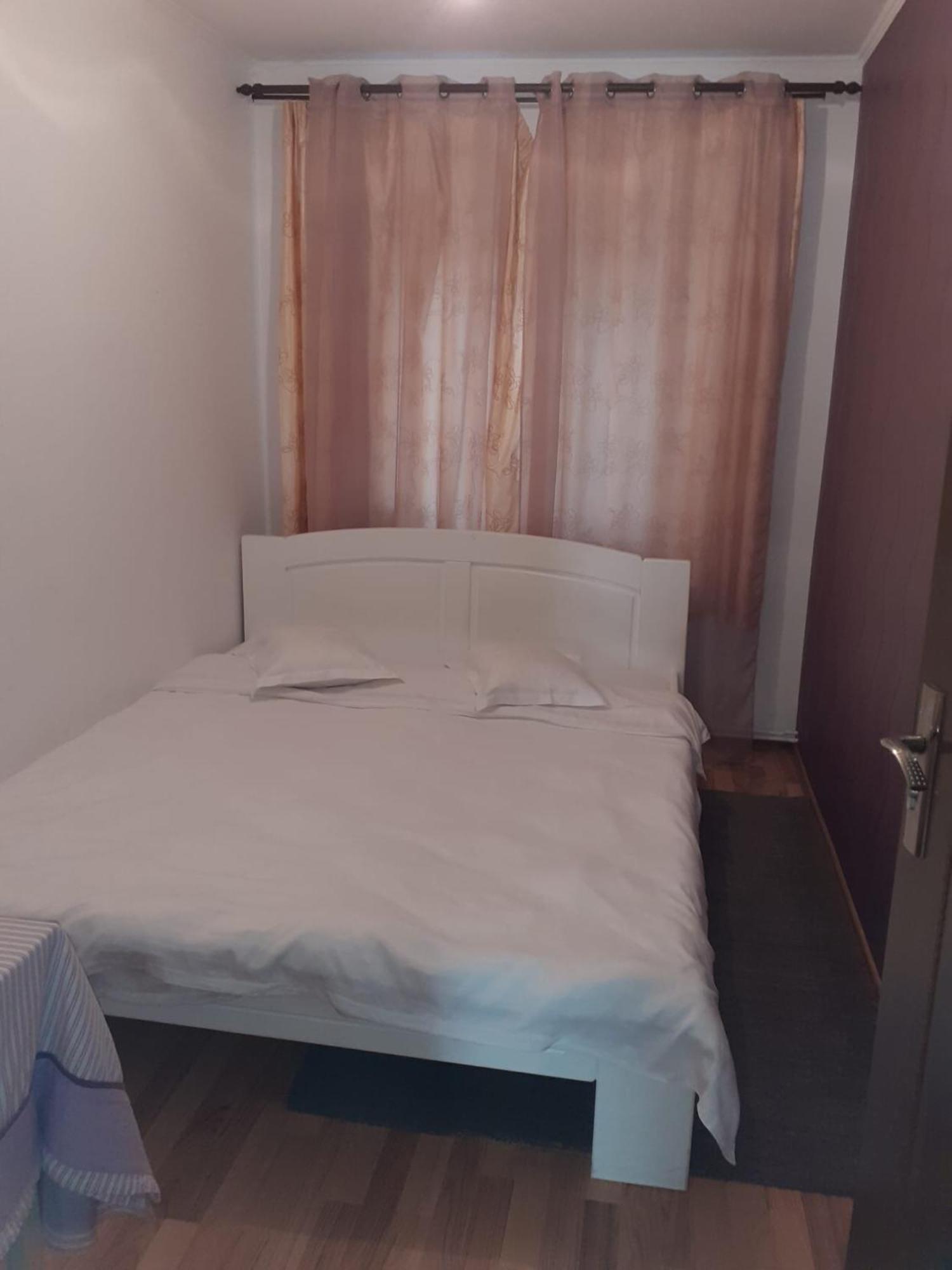 Apartament Cu 3 Camere La Poala Muntilor Fagaras Victoria  Extérieur photo